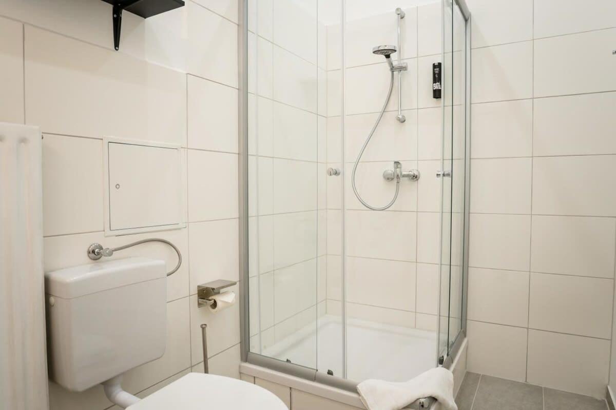 Spacious 3Br Plus Ac Self Check-In Street Parking เบอร์ลิน ภายนอก รูปภาพ